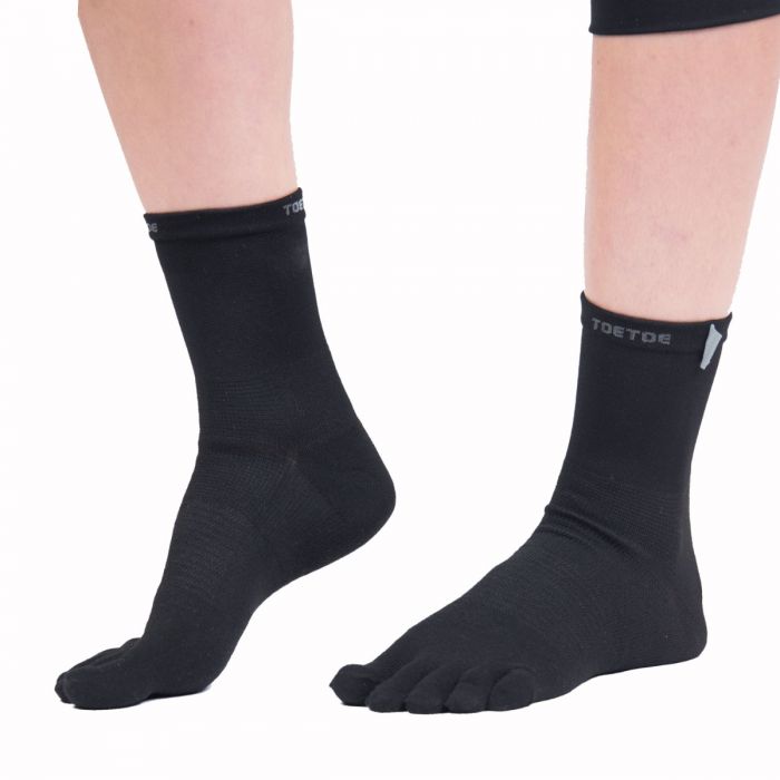 https://toetoesocks.com/media/catalog/product/cache/58f5648a452db1edb9757bc1f4caaf7a/t/o/toe-socks-outdoor-liner-ankle-black-3_3.jpg